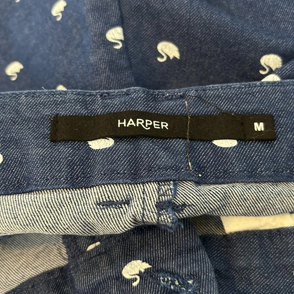 Harper women’s blue and white swan print shorts size medium - Picture 8 of 9